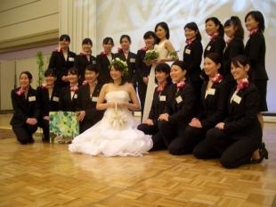 リハーサル後の一枚。ドレス姿の新婦・アテンダー役もSAIJO生です！ 