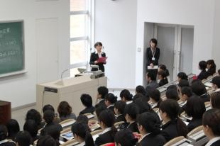 司会進行も学生が行ないます