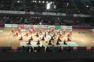 大観衆の前でパフォーマンス