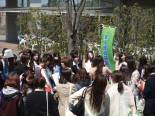 多くの学生が声を張り上げ、新入部員獲得に向けて頑張りました！