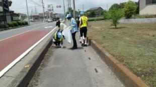 たばこの吸い殻が多く落ちていました。