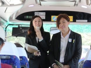 車内では多数のお客様の前でご挨拶