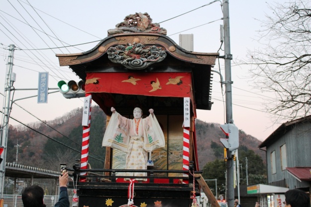 屋台の上で三番叟上演
