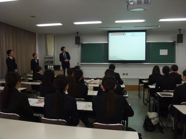 各教室に分かれて説明