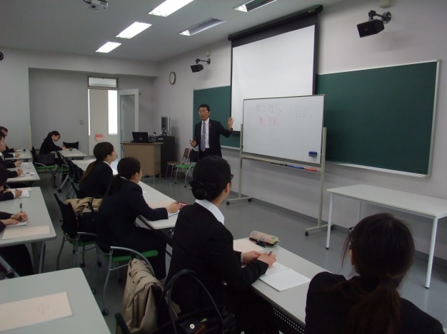 社長の話に聞き入るＳＡＩＪＯ生