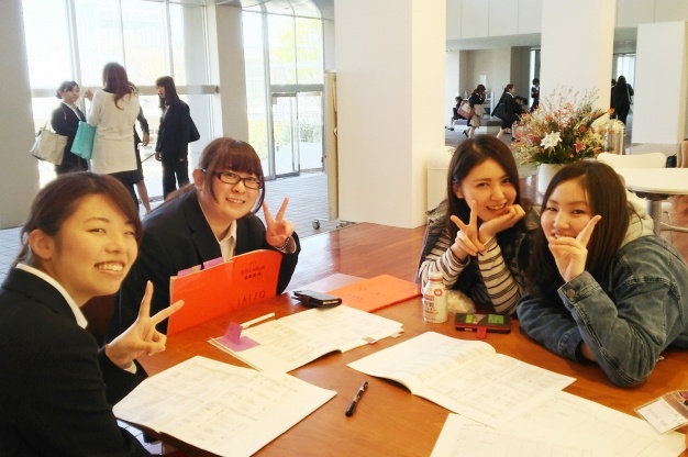 シラバス見ながら和気あいあいと