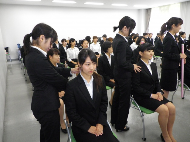 【授業風景２】美しい立ち居振る舞い