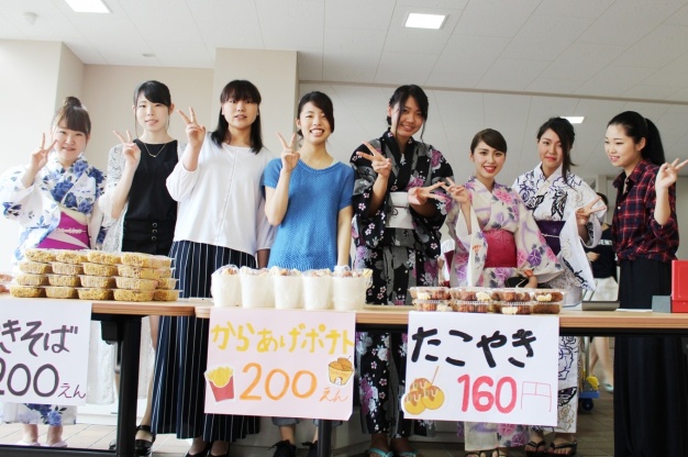 食べ物を用意していよいよ始まります（縁日ブース）