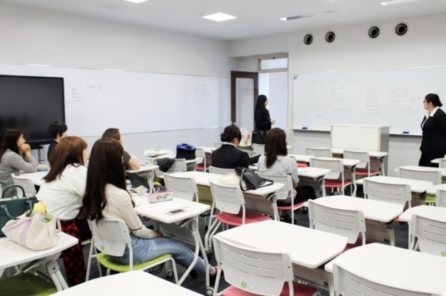 実行委員会で真剣に話し合っています