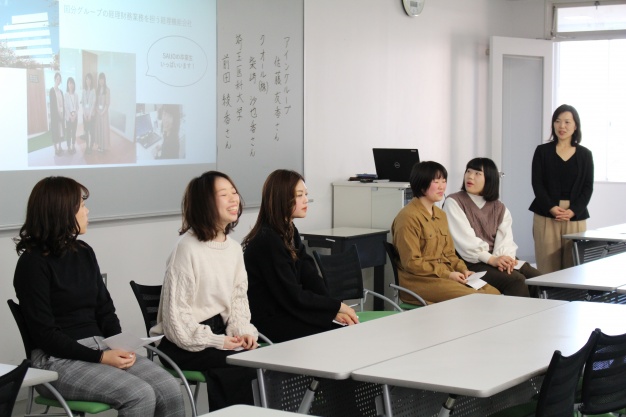 卒業生とのパネルディスカッション