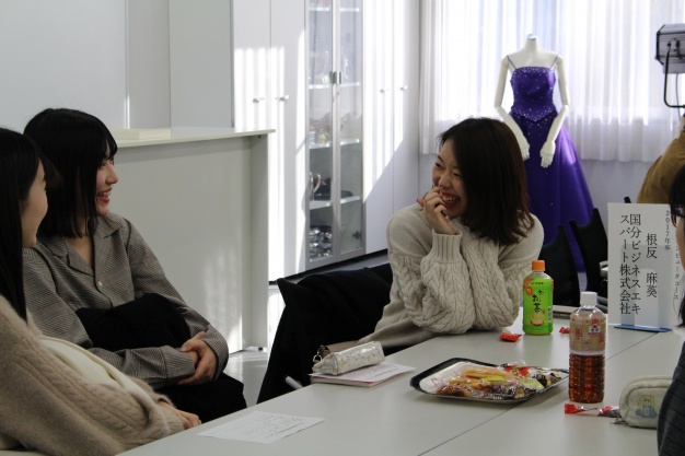 パネルディスカッションのあとは、和やかに懇親会