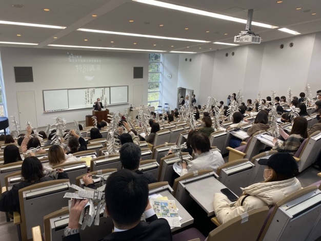 最後は手品（？）をご披露いただき、クリスマスツリーができました！