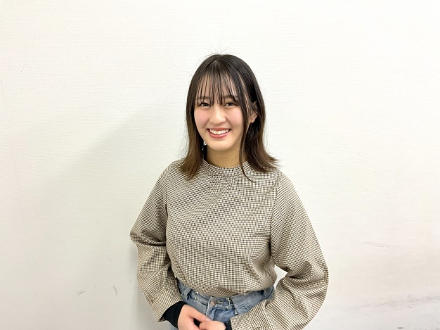 山本　理奈さん<br>
商学科　経営・マーケティングコース<br>
埼玉県立岩槻高等学校出身</p>



<p>” width=”600″ /></p>



<p>山本　理奈さん　 商学科　経営・マーケティングコース　 埼玉県立岩槻高等学校出身</p>



<p>山本さんはインタビュー中に、これまでの努力が報われ、嬉しさのあまり涙を流す場面もありましたが、小堺先生を始めとする小堺専門ゼミの仲間への感謝の気持ちが伝わるお話でした。これからも山本さんのご活躍に期待しています！</p>



<h4 class=
