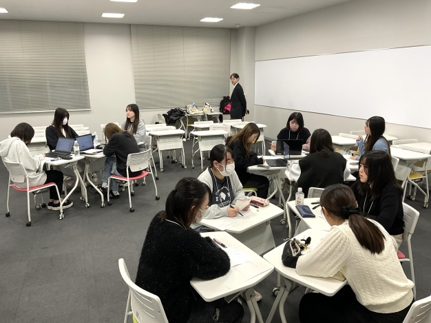 まずはグループで意見を出し合います！